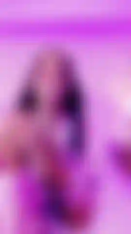 Lass das verlangen in meinen augen dich verschlingen.