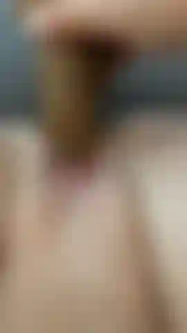 30 Sekunden meiner süßen nassen muschi mit dildo (stöhnend).