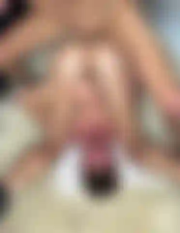 Heiße heiße finalszene unseres neuesten videos.. Abspritzen auf und in sein loch, während er in seinen eigenen mund spritzt!
