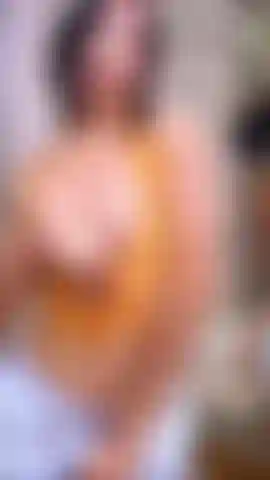 Zieh mich mit deinem blick aus.