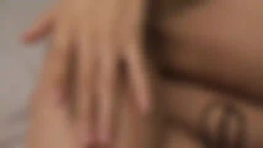 Frech und liebevoll sind einige worte, die ich verwende, um mich zu beschreiben.