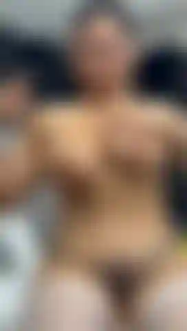 Eine hühner-masturbationsshow mit füßen.