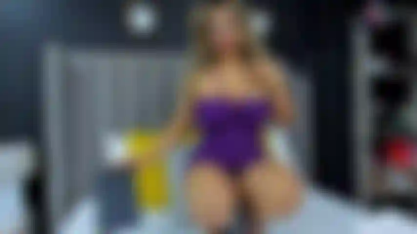 Du bist so am arsch von mir und meinen großen titten ( . ) ( . ) Du bist verzaubert von meinen großen schenkeln, meinem sinnlichen körper.