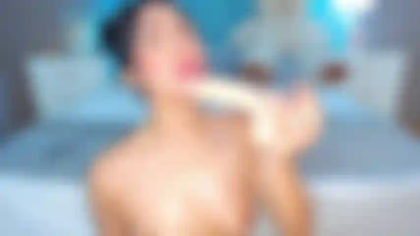 Ich weiß nicht, was über mich gekommen ist, aber ich wollte es dir unkontrolliert antun. Ich habe dabei gesabbert und gestöhnt, und du hast meinen kopf einfach gepackt, als wäre es deiner. Das war kein normaler blowjob, es war ein chaotischer blowjob. Dir das ganze anzusehen?