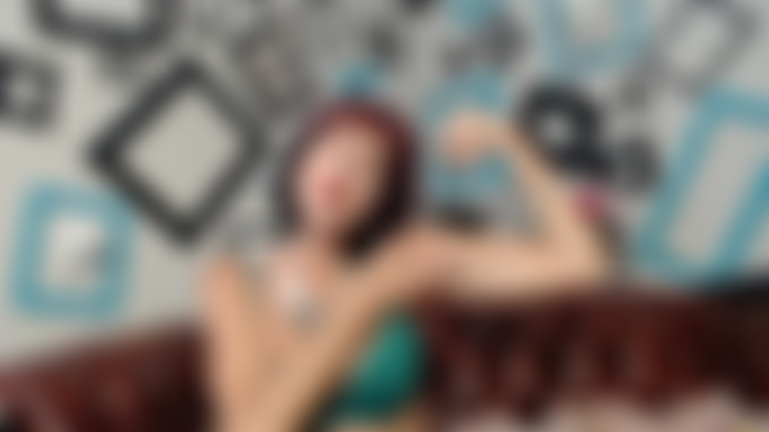 Die sich oben ohne beugt.