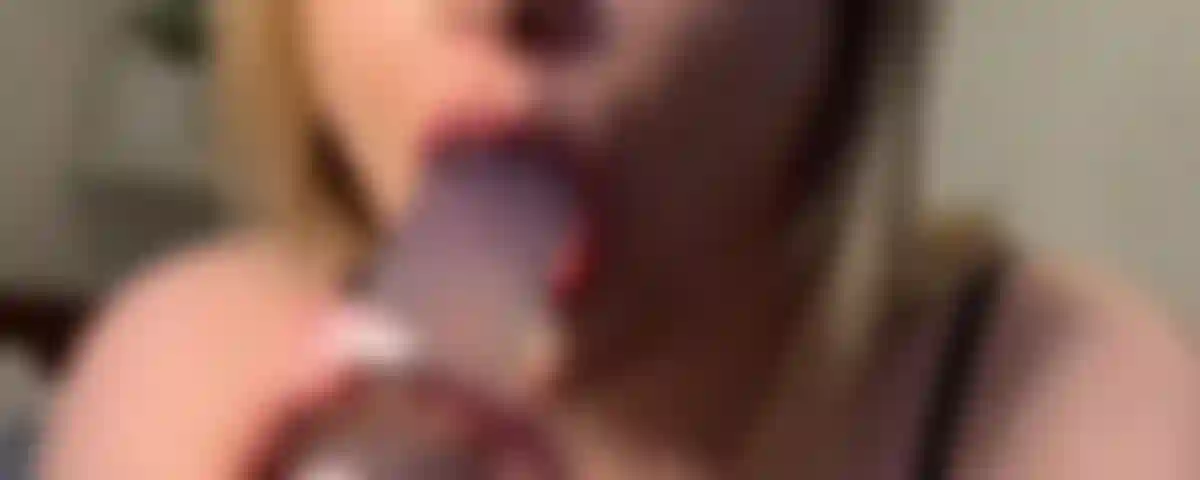 Lutsche und würge an meinem dildo für @deadlywisdom. Viel spaß, papa!