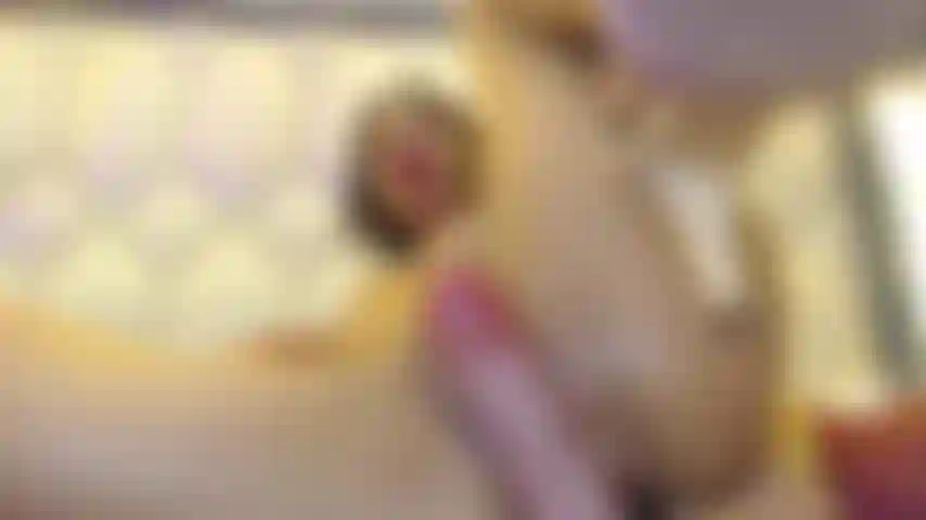 Und reibe meinen dildo in meiner sehr feuchten muschi.