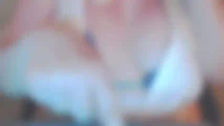 Knie nieder und leck meinen dreckigen arsch, während ich dir ins gesicht furze! Riech daran! Behalte den geruch für immer in deinem gesicht!