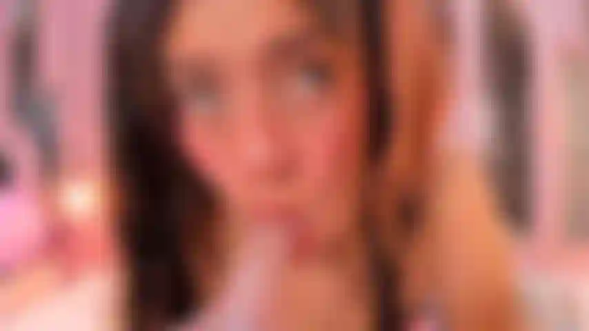 Mein mund will deinen schwanz in sich haben, ihn mit speichel füllen und dich so erregen, dass du mich so hart fickst, bis du mich mit deiner ganzen milch bespritzt.