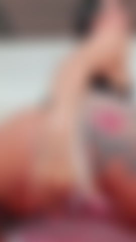 Finger in meiner muschi und meinem arsch.