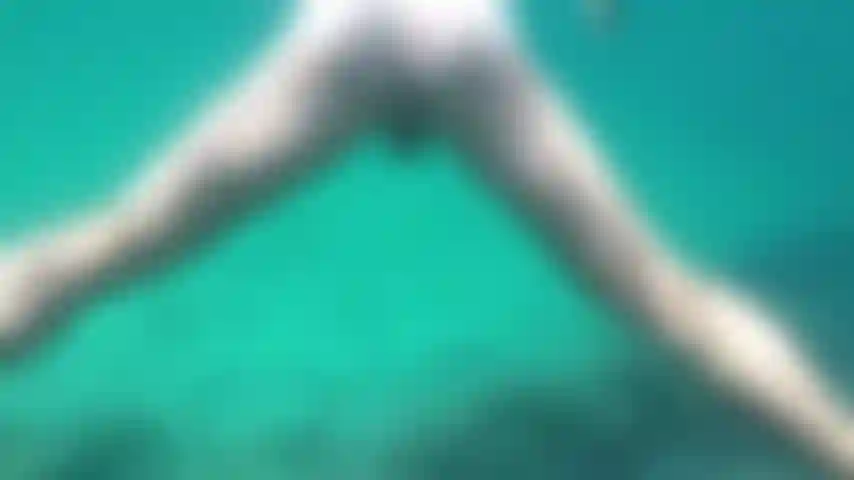 Von hinten gefilmt, wenn ich mit gespreizten beinen schwimme :o.