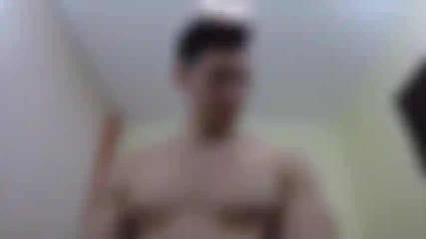 Reibe öl auf meiner brust und bin übermütig.