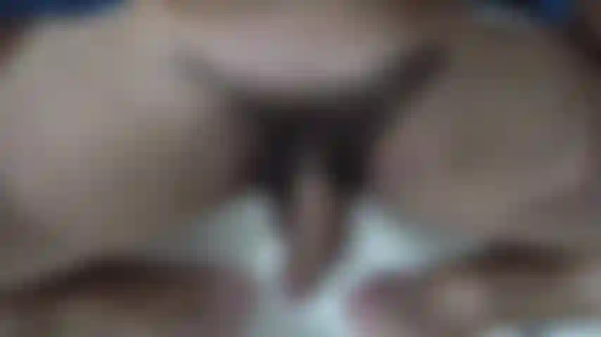 Schneide meine schamhaare und bereite sie für eine rasur vor :)) es war viel zu schneiden :))).