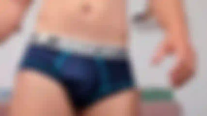 Der dir zeigt, wie ich deinen arsch auf meiner couch schlagen würde.