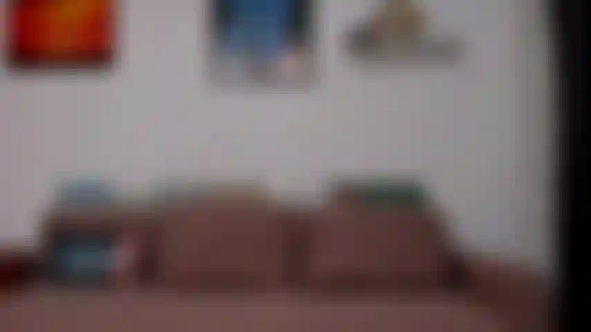 Zeige meine beule in meinen shorts.