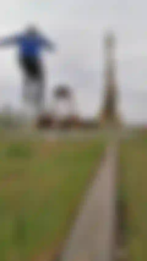 Der prüft, ob ich noch das gleichgewicht halten kann.