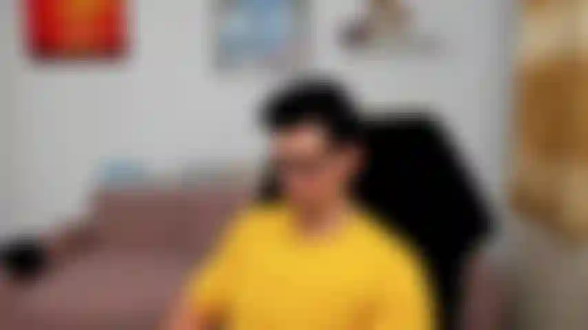 Ein bisschen achselhöhlen, zeige dem typen, wie ich ihn auf der couch ficke, und befehle ihm dann, poppers zu schnüffeln!