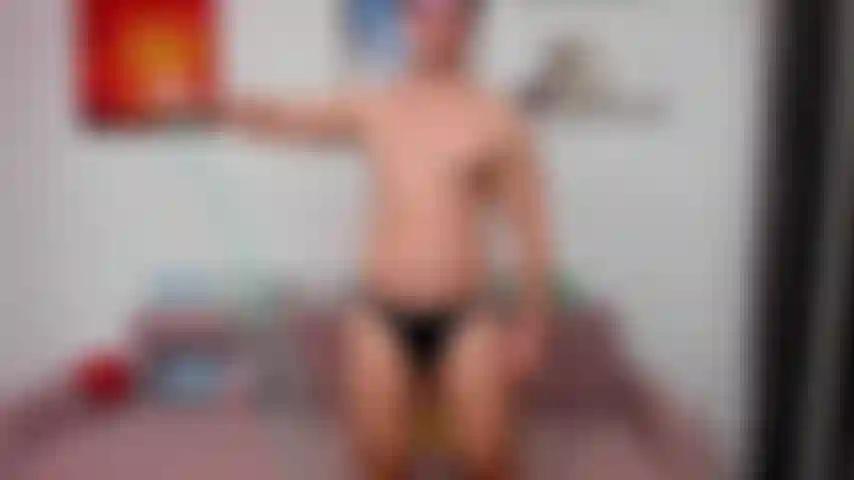 Mache ein bisschen training und lasse dann ein paar muskeln spielen.