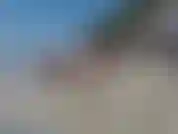 Liegestütze am strand, nackt herumlaufen, nass werden, sonnenbaden.