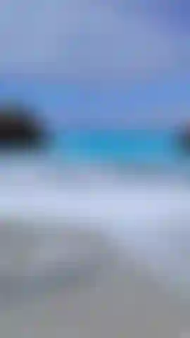 Genieße die wellen nackt :).