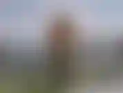 Werde nass und biege mich in meinem unterarmhemd.