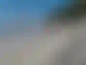 Chillin und rauche eine zigarette am strand.