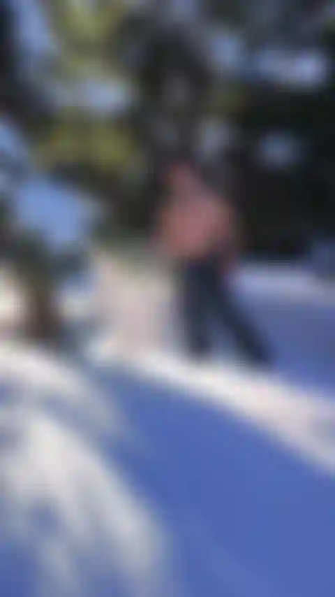 Mache einfach oben ohne spaß im schnee.