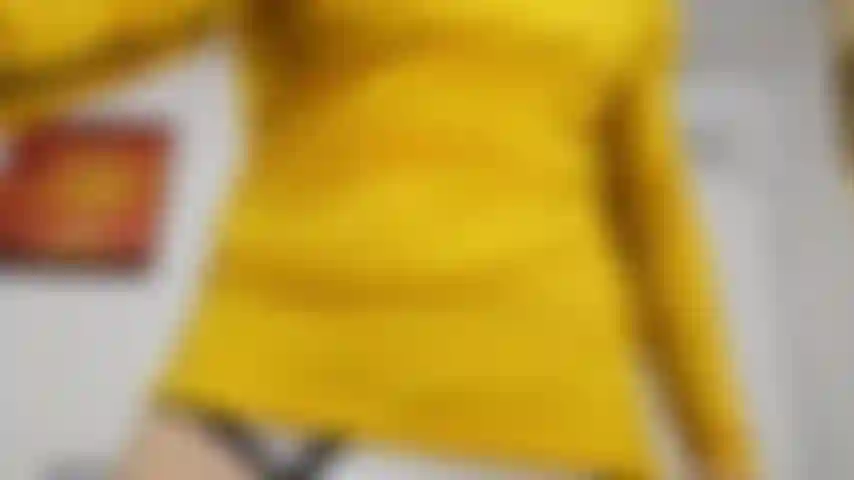 Spiele mit bulge und bekomme meinen schwanz in einem engen slip schön hart.