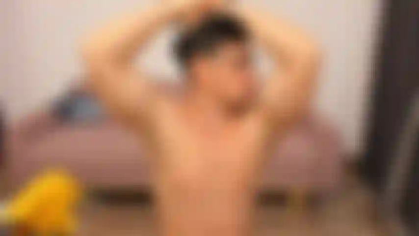 Vom lecken meines bizeps und meiner achselhöhlen bis zum abspritzen einer großen, dicken ladung auf mich selbst.