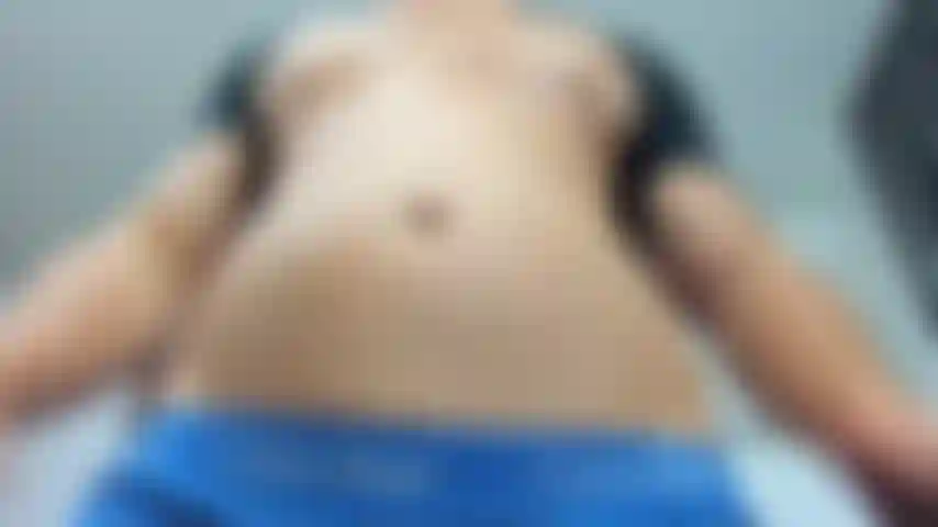 Mache meinen bauch groß, blase ihn, rede darüber und massiere ihn.