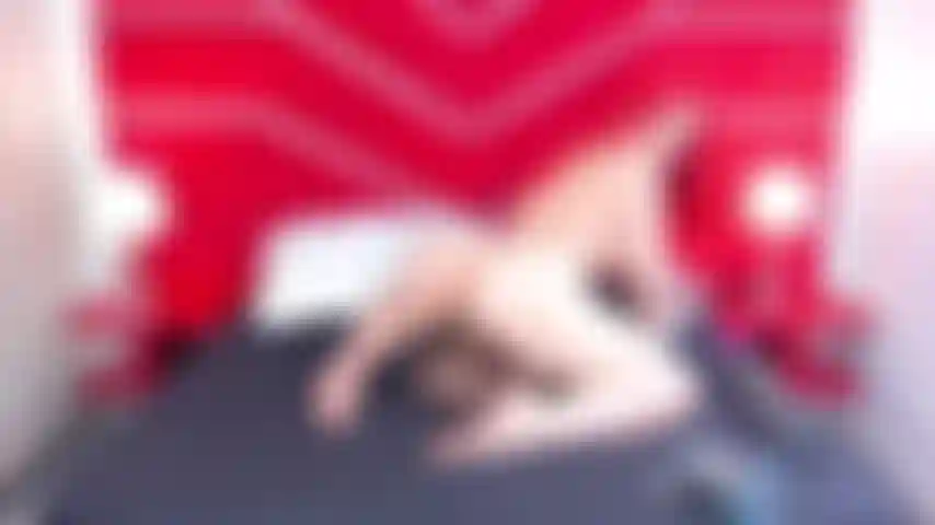 Spiele heiß mit meiner puppe.