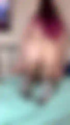 Ein umgekehrtes cowgirl, das auf meinem dildo twerkt.