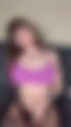 Papas mädchen gibt einen schlampigen kopf.