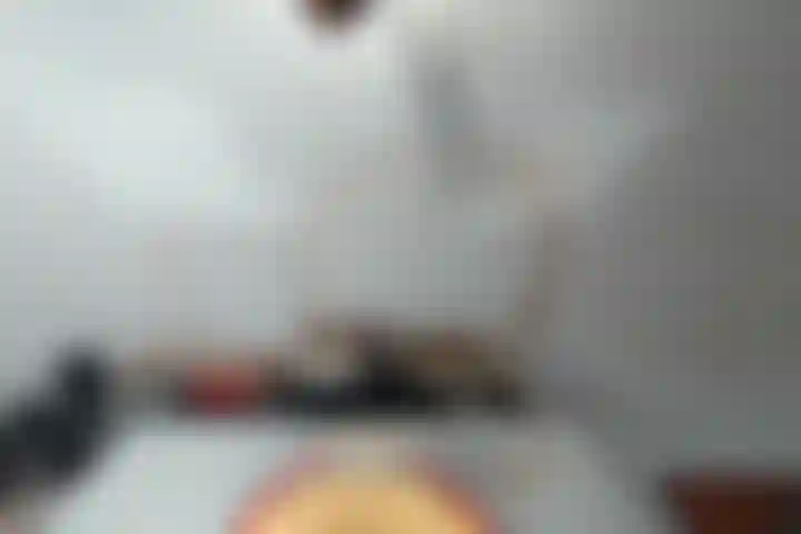 Viel spaß mit BullMuscleJoe, der mit seinem masterbation-spielzeug spielt, bis er aus einem interessanten winkel hart abspritzt!