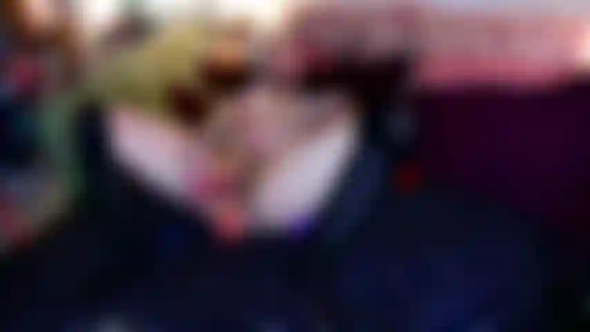 Bunni fickt sich selbst doppelt mit 2 dildos. Dp kichert und stöhnt für dich während eines exklusiv-shows.