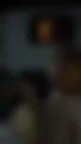 Draussen unordentlicher deepthroat 50 sm langes spielzeug auf das autofenster gelegt.