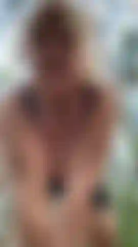 Draußen die titten sucht und nach jungs sucht :).