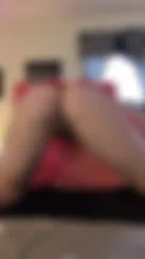 In meinem rosafarbenen trägerkleid lutscht und fickt.