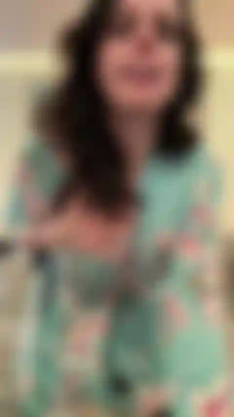 Eine freche hausfrau muss gefickt werden.