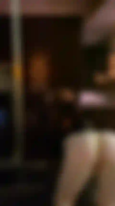 Ficke mich selbst vor dem spiegel.