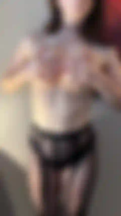 Spiele mit meinen großen titten.