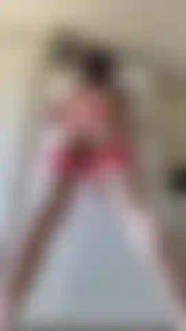 Ficke meinen riesigen dildo auf dem kühlschrank.