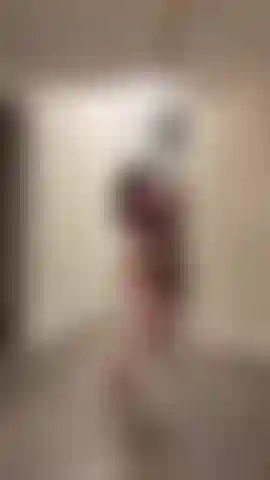 Probiere meine moves an der stripstange aus.