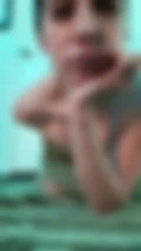 Eingeölt und bereit für deine ladung.