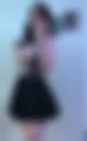 Zeige meine trägerkleider.