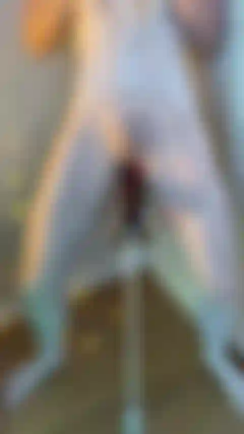 Benutze meine fickmaschine mit einem tentakeldildo.