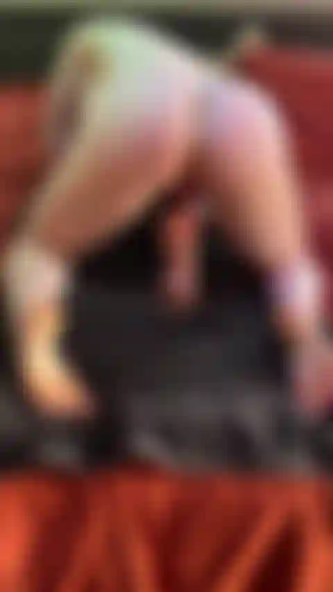 Die an deinem schwanz knirscht.