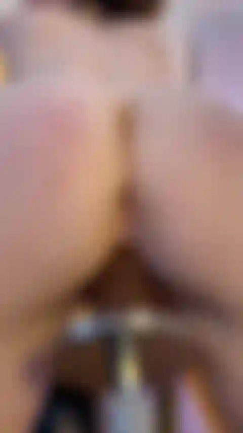 Die von hinten mit meiner fickmaschine gefickt wird.