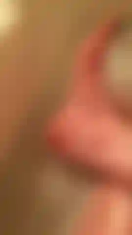 Meine füße sanft schrubbt.