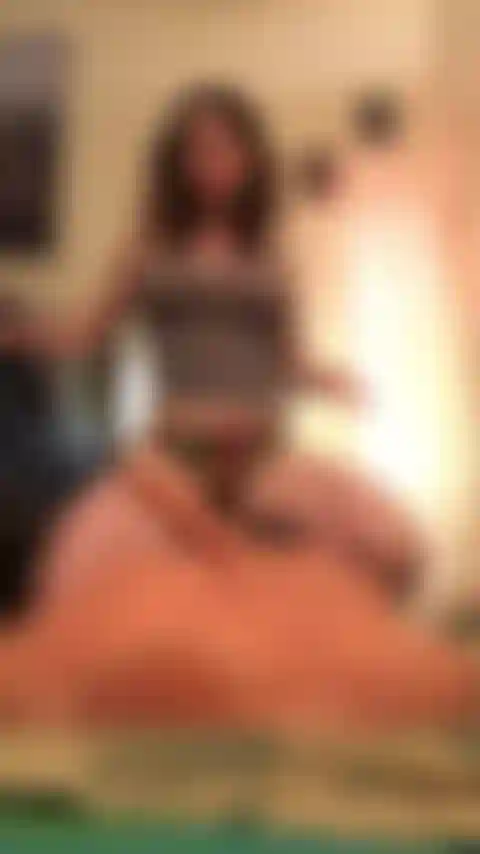 Lutsche den kerl und lasse dann meinen arsch auf ihm hüpfen.